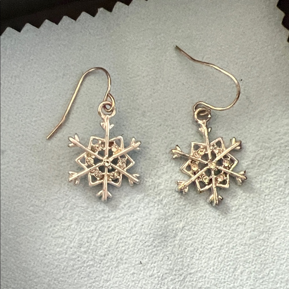 Elegant Snowflake Gold Earrings